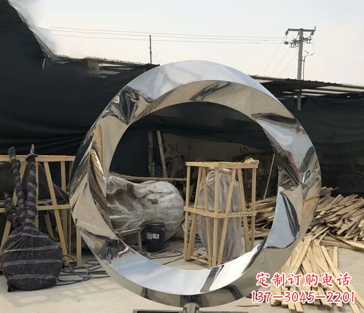 威海不锈钢抽象镜面圆环雕塑