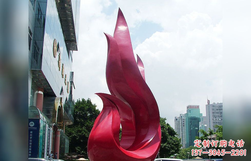 威海孔雀广场的不锈钢雕塑