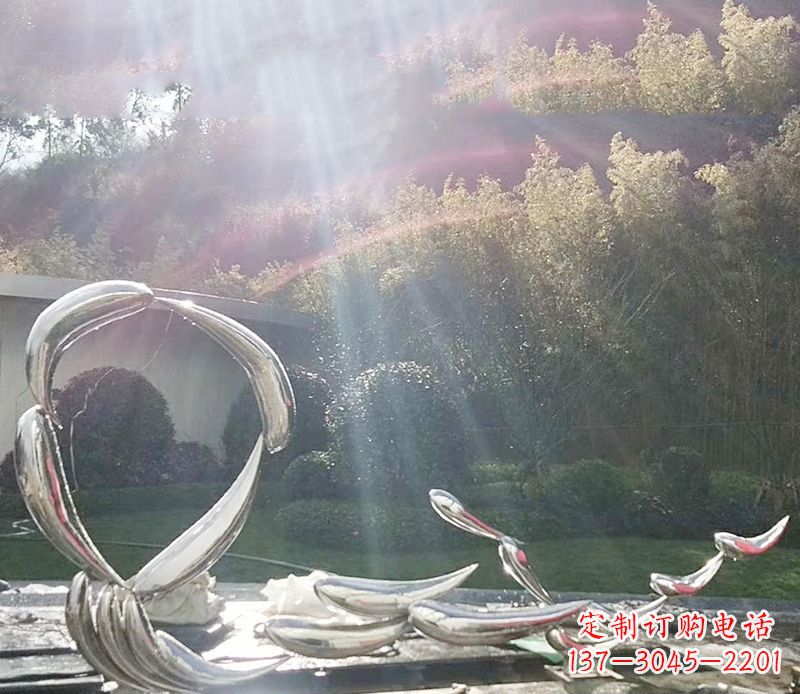 威海不锈钢鲤鱼雕塑——寓意美好的象征