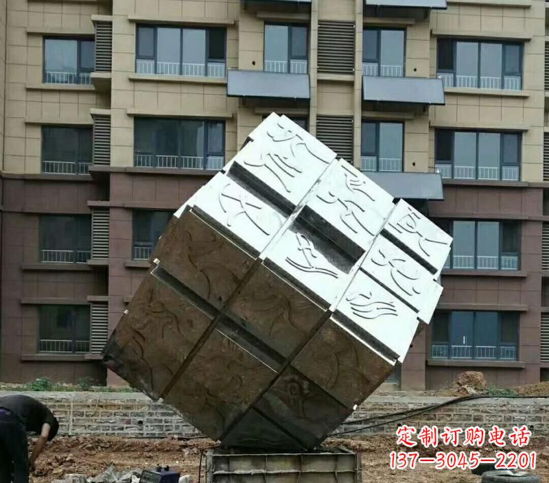 威海不锈钢魔方雕塑令人惊叹的精致艺术