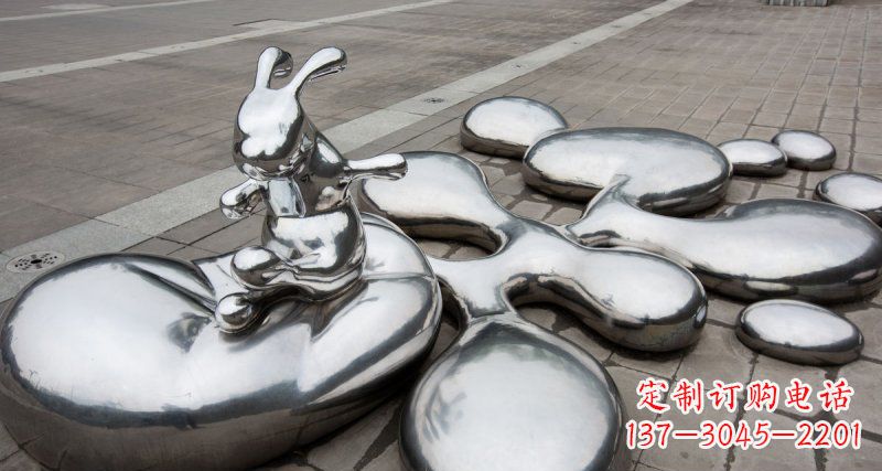 威海不锈钢兔子雕塑——精美的水滴广场装饰