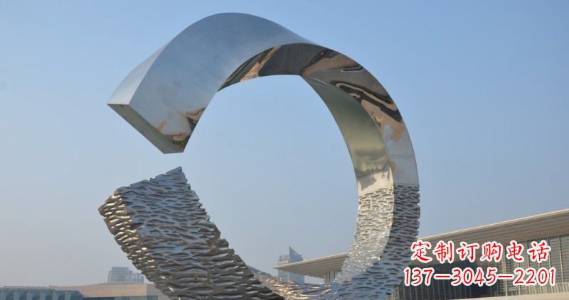 威海环绕城市的不锈钢圆环雕塑