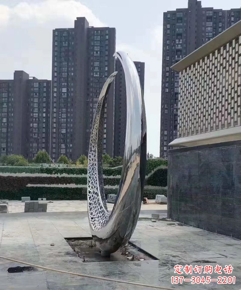 威海精美不锈钢月亮雕塑