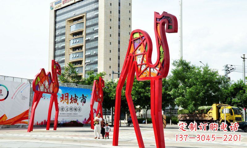 威海不锈钢大型抽象骆驼雕塑