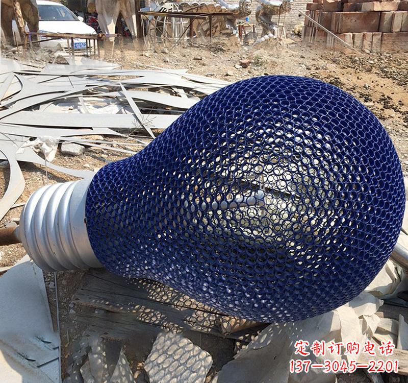 威海不锈钢灯泡雕塑灯光下的美丽之美