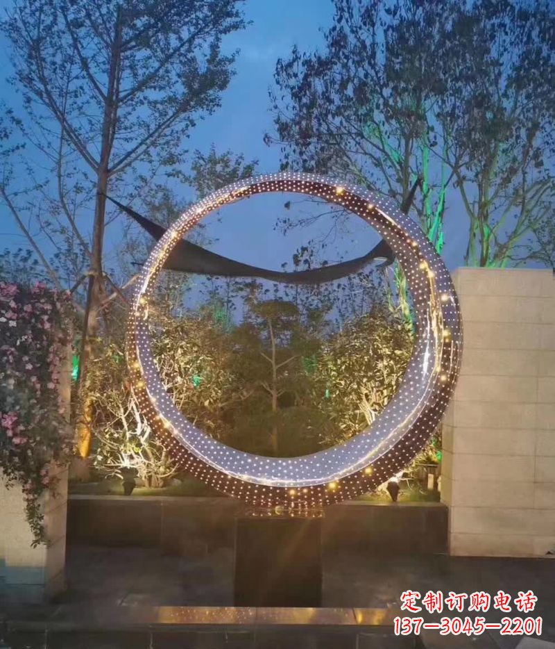 威海不锈钢圆环雕塑艺术与环境的完美结合