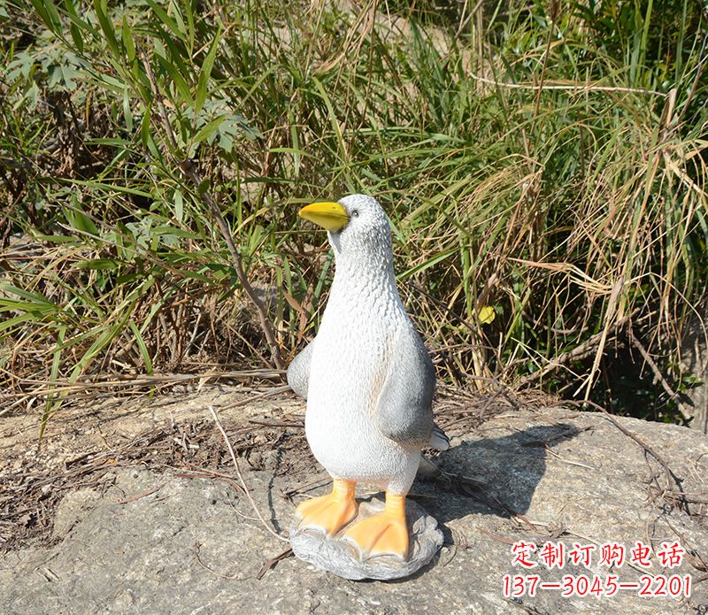 威海和平鸽雕塑传递和平的美丽象征