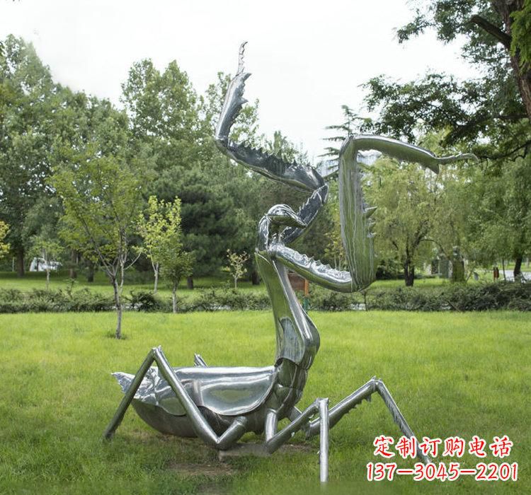 威海不锈钢螳螂雕塑精雕细琢的艺术瑰宝
