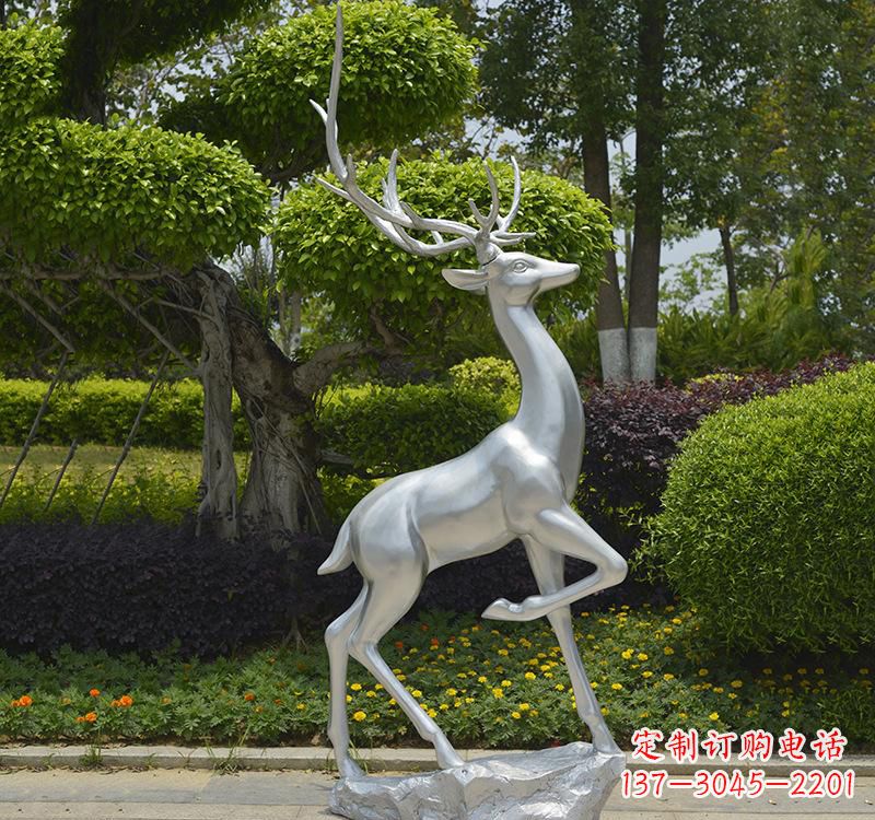 威海不锈钢梅花鹿雕塑艺术与自然的完美结合