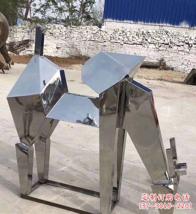 威海不锈钢锻造的景观小鹿雕塑