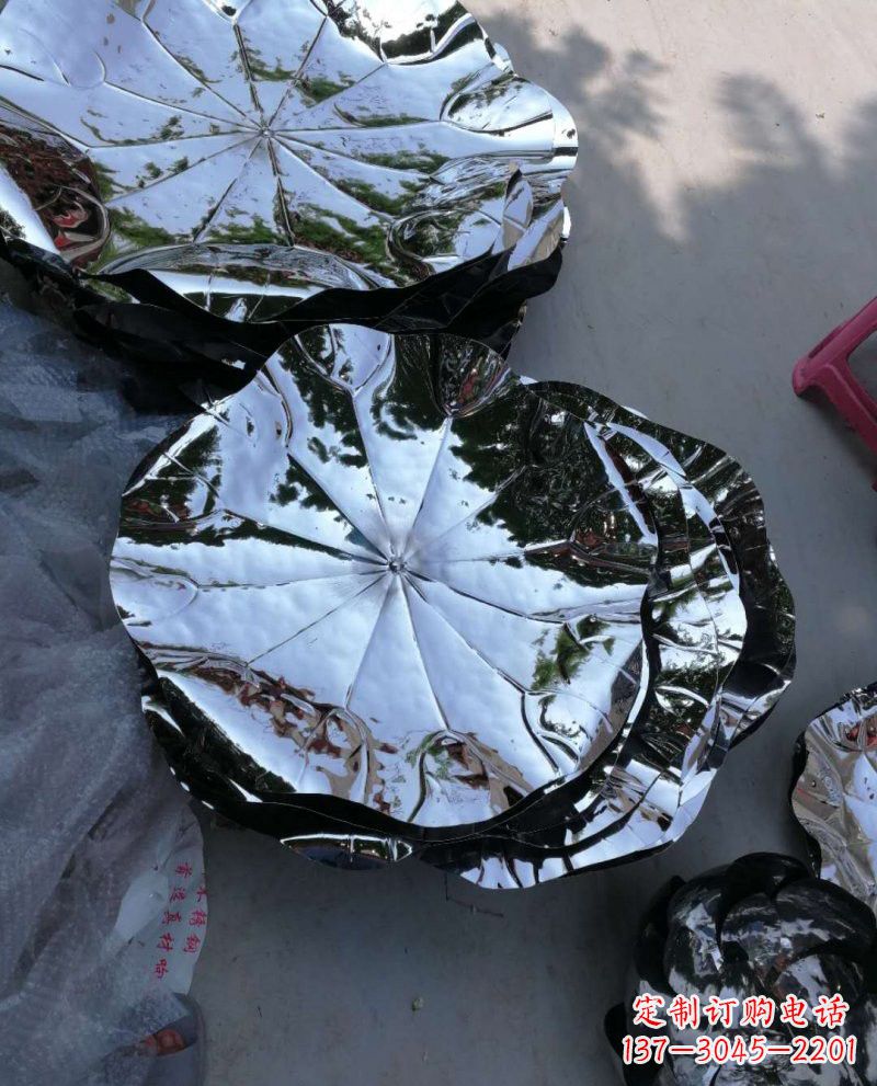 威海不锈钢锻造的莲花雕塑