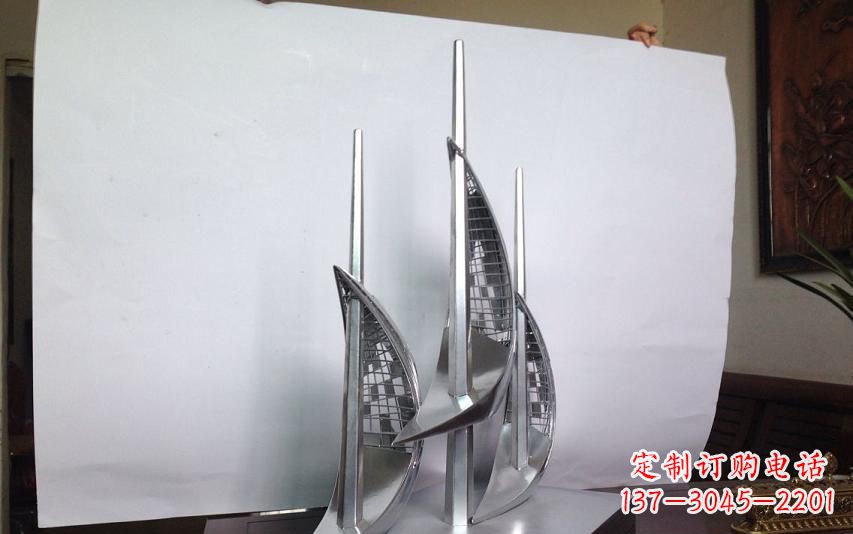 威海不锈钢帆船雕塑传承精神的象征