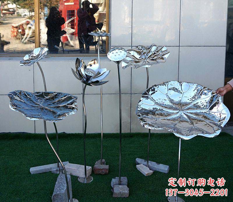 威海不锈钢雕刻荷花美化环境