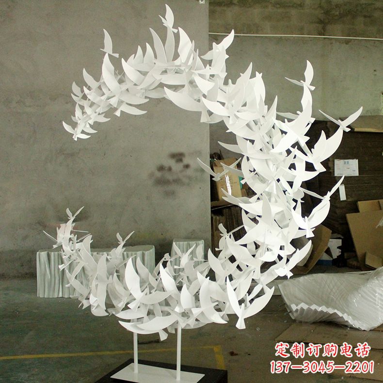 威海不锈钢鸽子翱翔的象征