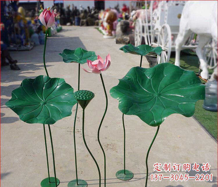 威海不锈钢荷花雕塑色彩斑斓美不胜收