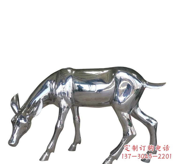 威海不锈钢公园草坪上的鹿雕塑——让美景更加完美