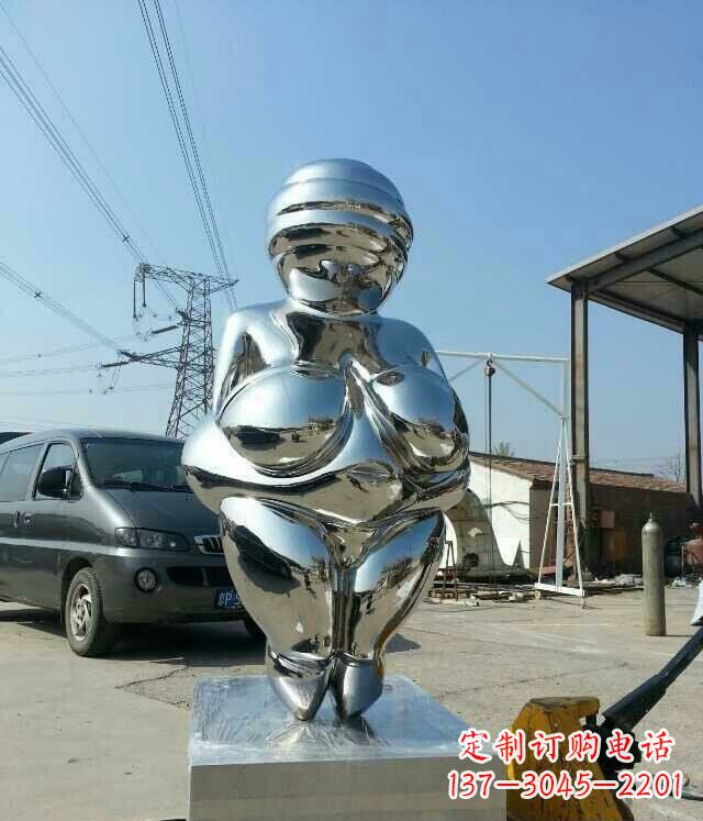 威海女性之美不锈钢公园的女人雕塑