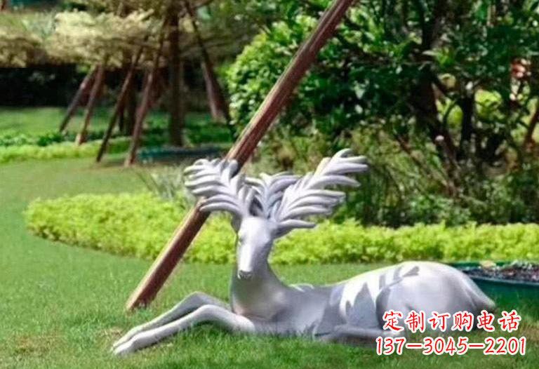 威海不锈钢公园大角鹿雕塑精致而美丽