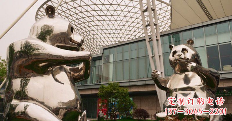威海不锈钢公园动物镜面熊猫雕塑