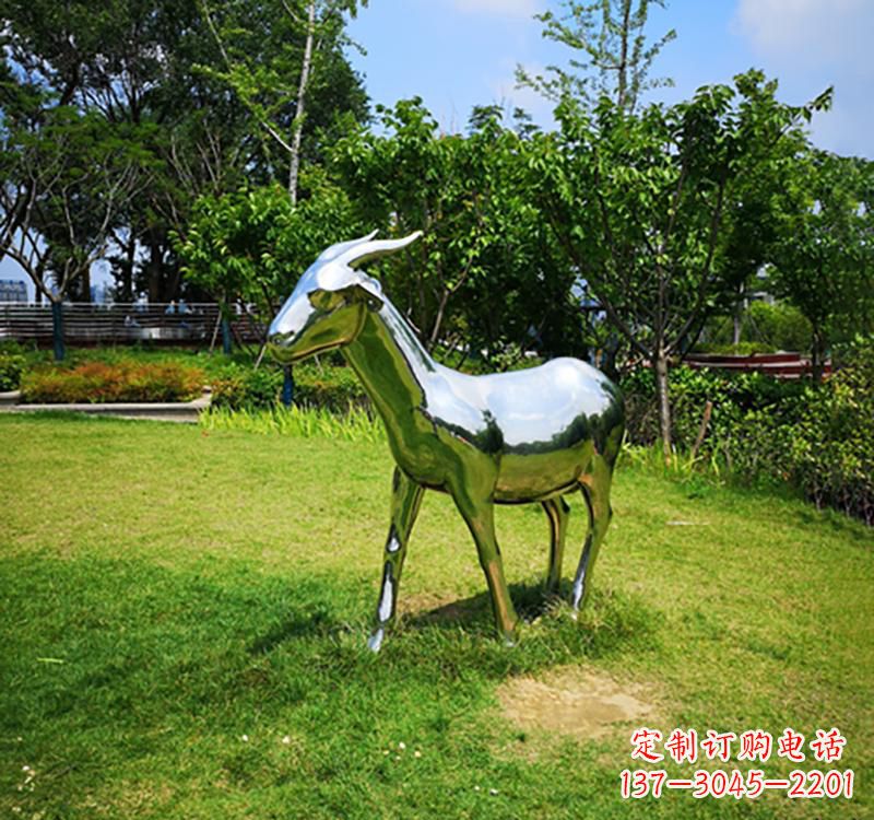 威海不锈钢公园动物镜面羊雕塑
