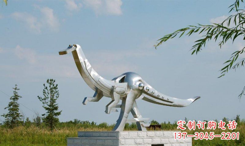 威海不锈钢鸭嘴龙雕塑艺术与自然完美结合