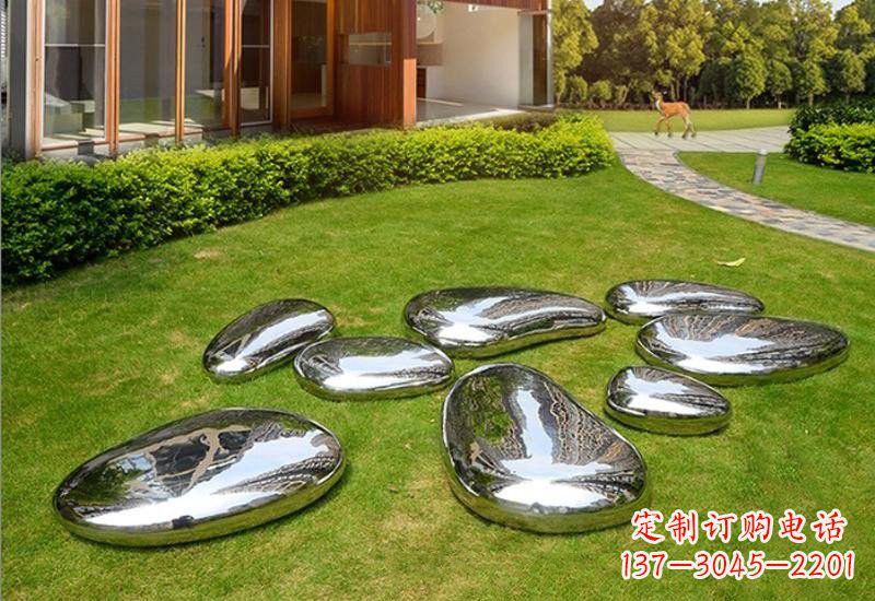 威海不锈钢公园的鹅卵石雕塑