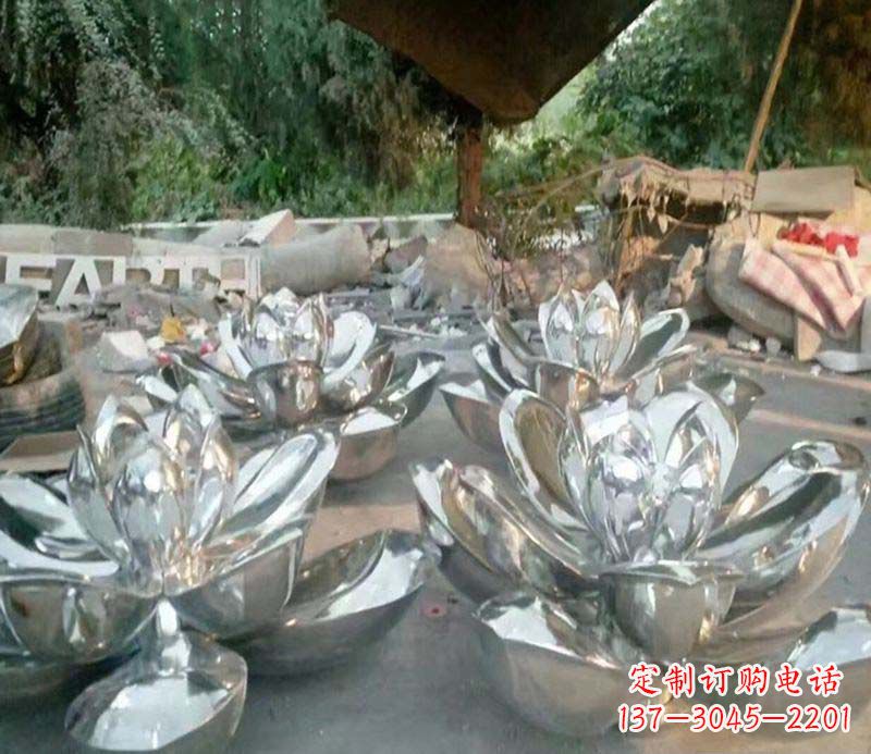 威海不锈钢荷花雕塑给公园带来灿烂美景