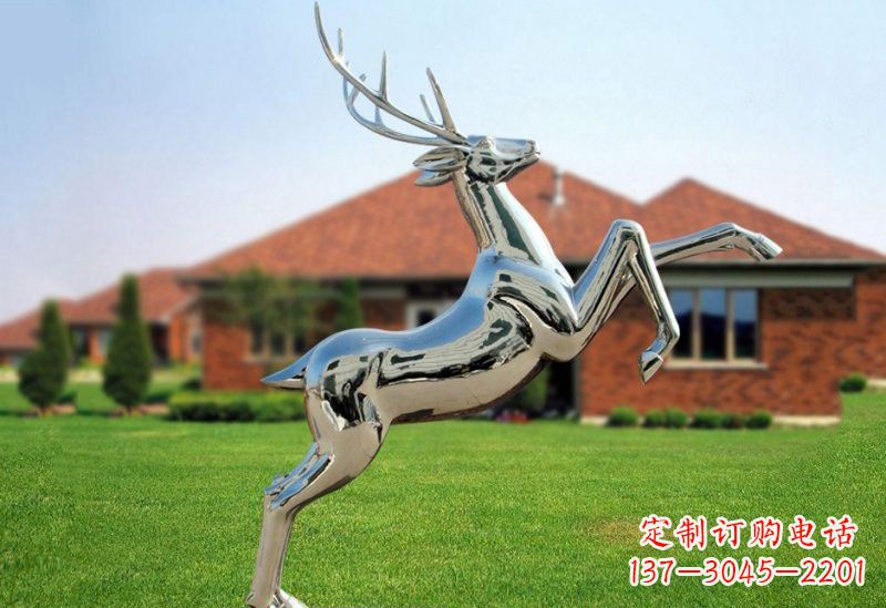 威海梅花鹿雕塑 镜面反射着璀璨美景