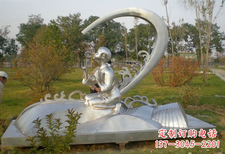 威海不锈钢公园拿花朵的儿童雕塑