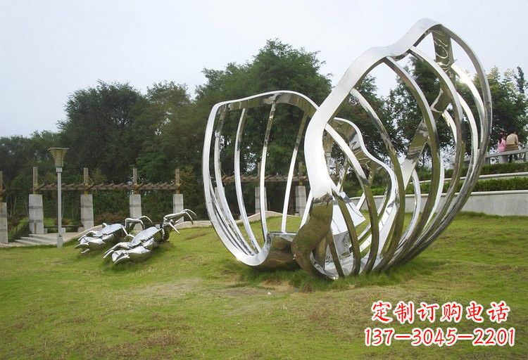 威海不锈钢公园螃蟹和贝壳雕塑