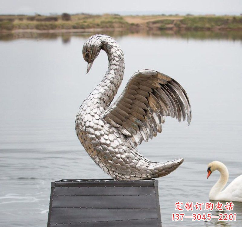 威海不锈钢雕刻的优雅天鹅