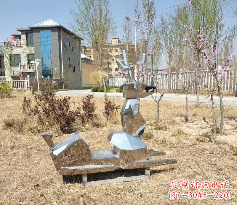 威海不锈钢公园小鹿雕塑给公园带来温馨气息