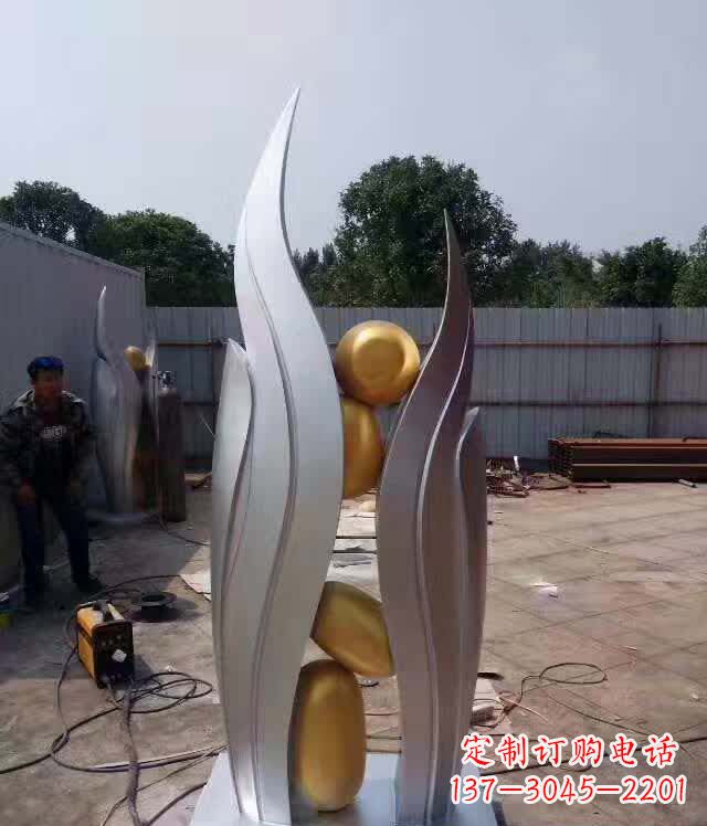 威海不锈钢广场翅膀雕塑象征着自由之翼