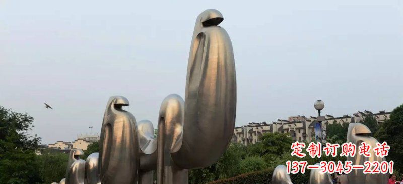 威海不锈钢广场上的骆驼雕塑