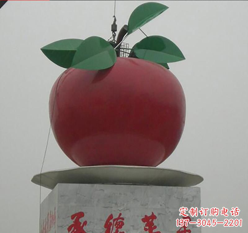 威海不锈钢苹果雕塑一件充满艺术气息的作品