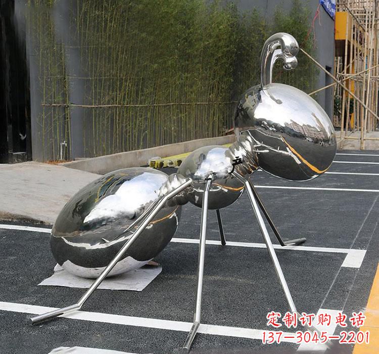 威海不锈钢蚂蚁雕塑——象征力量与智慧