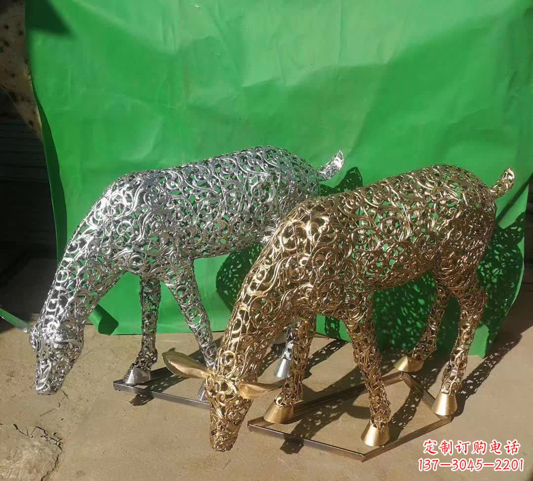 威海不锈钢广场上的梅花鹿雕塑