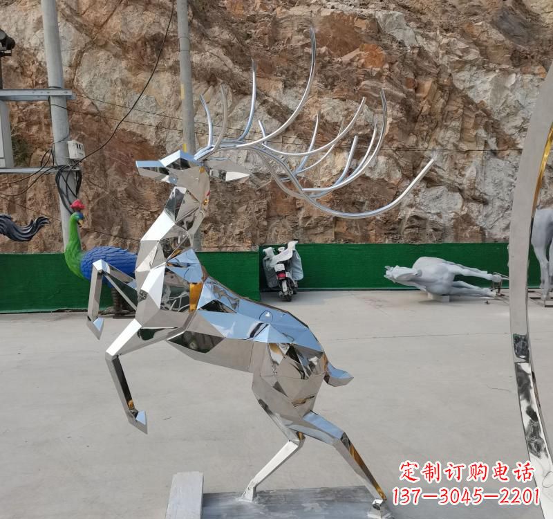 威海梅花鹿雕塑美丽而神秘的存在