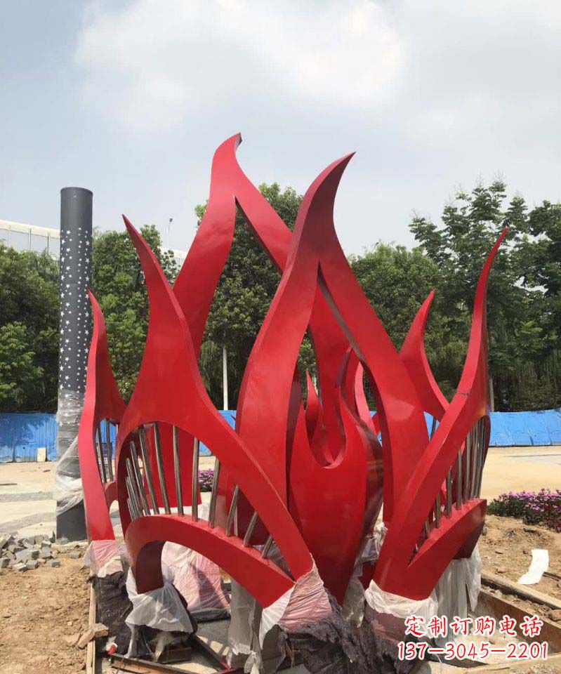 威海不锈钢树叶雕塑美丽而持久的艺术