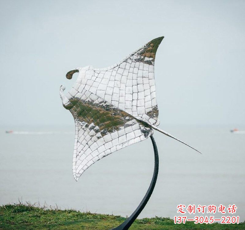 威海不锈钢海洋动物蝠鲼雕塑艺术与环保的完美结合