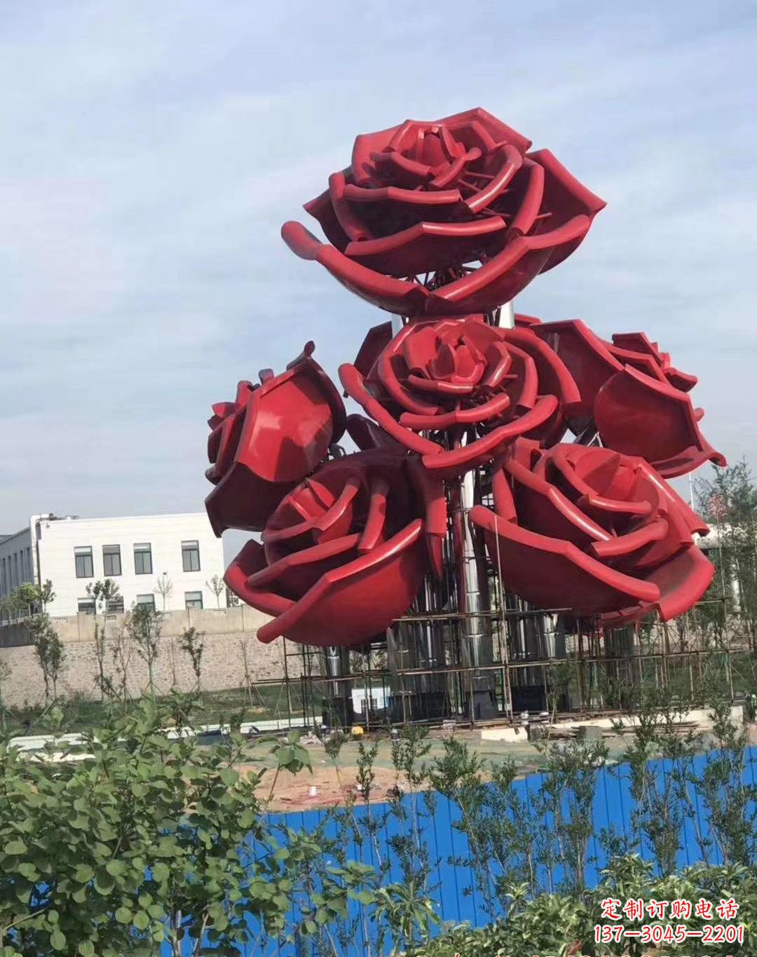威海不锈钢红色玫瑰花雕塑