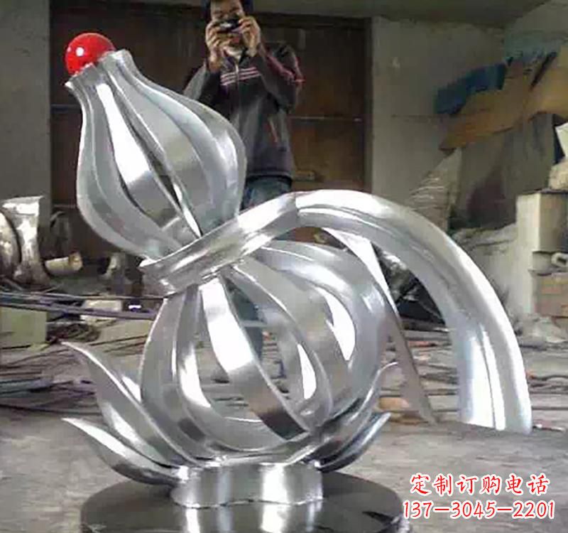 威海不锈钢葫芦雕塑精美而传统
