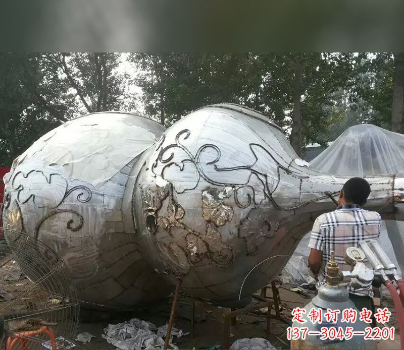 威海不锈钢葫芦雕塑