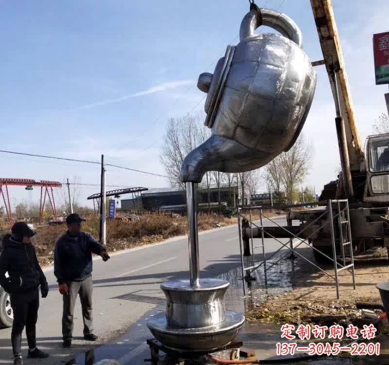 威海不锈钢户外茶壶雕塑艺术之美