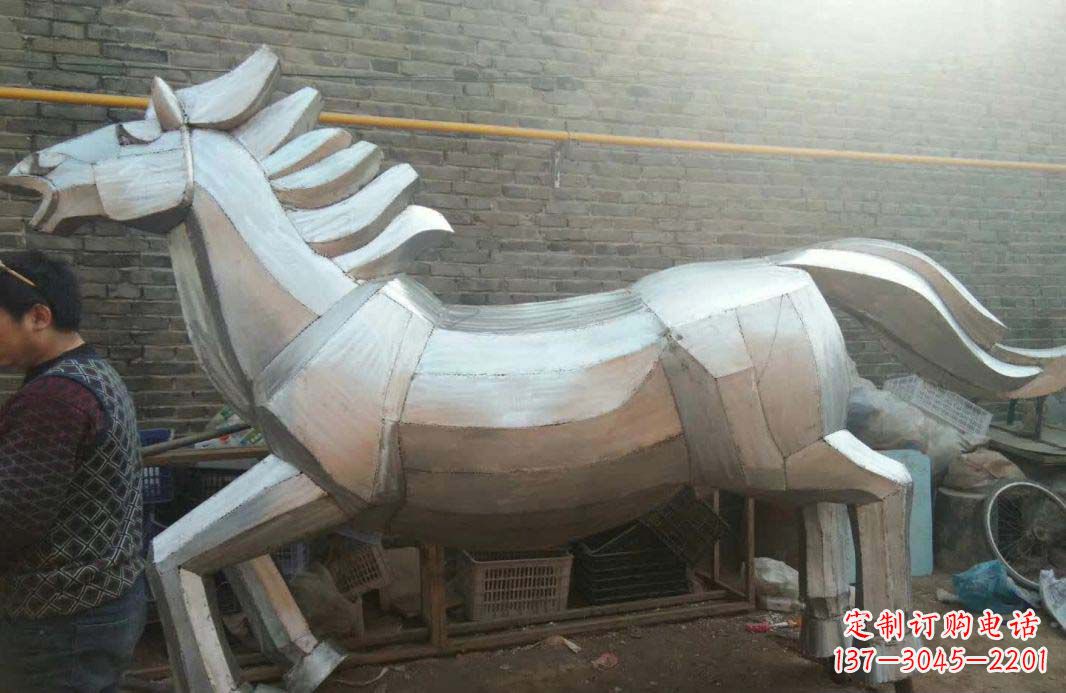 威海不锈钢户外马雕塑精美的艺术装点