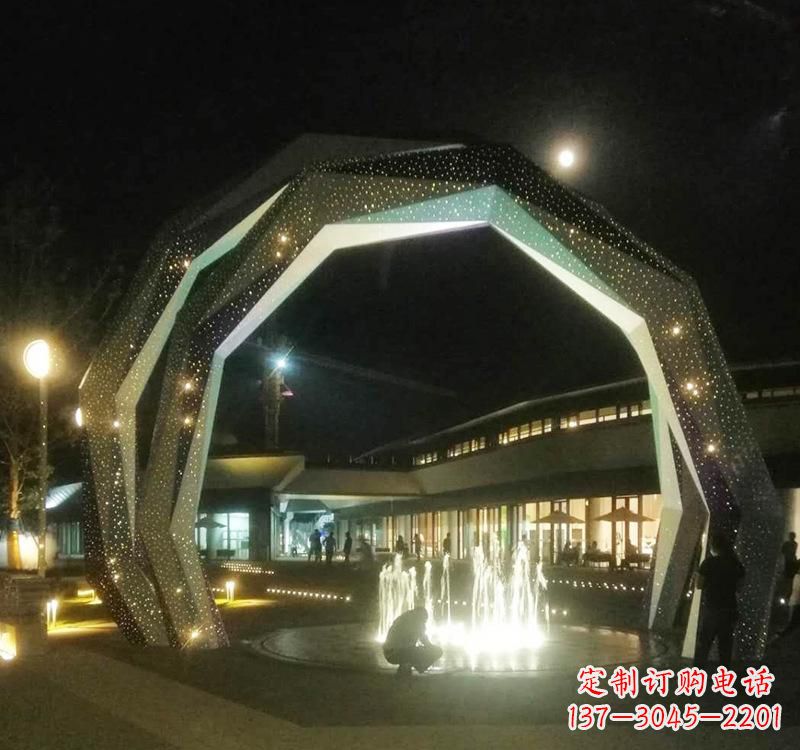 威海不锈钢户外拱门雕塑精美线条点缀美景