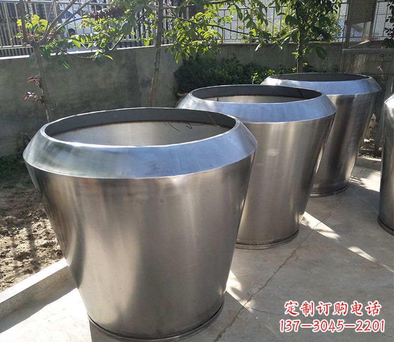 威海不锈钢花盆雕塑给你的家园增添一份独特的美