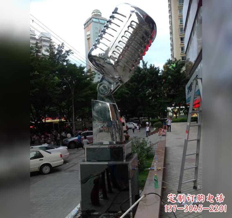 威海不锈钢话筒雕塑高贵而又精致