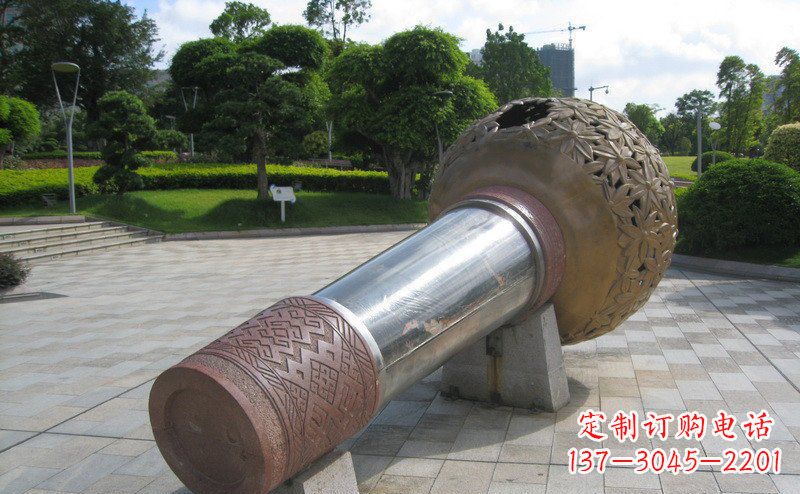 威海“铸就记忆的不锈钢话筒雕塑”