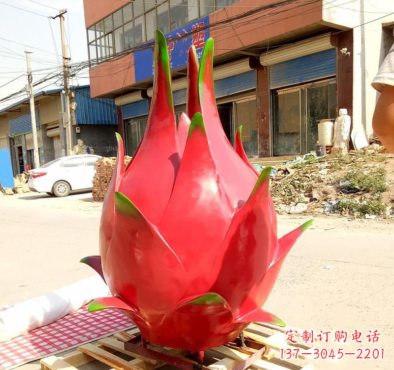 威海精美不锈钢火龙果雕塑
